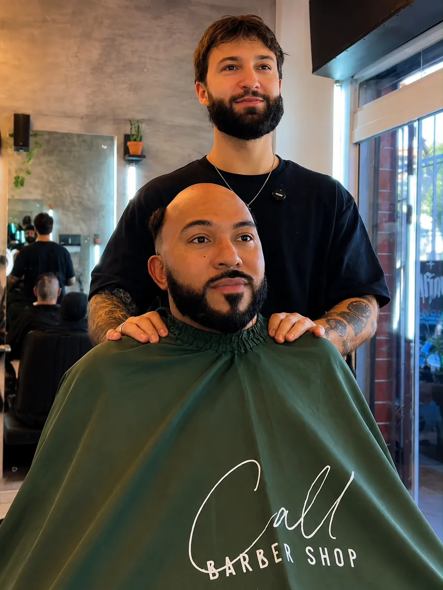 Cliente antes da aplicação da prótese capilar na Call Barber Shop